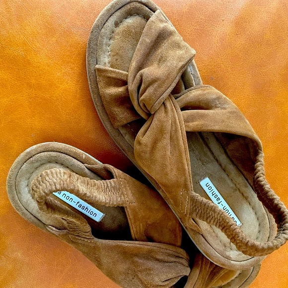 OA Non-Fashion Italian Suede Sandals NWOT - Picture 6 of 7